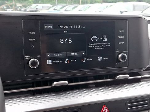 Used 2023 Kia Carnival LX FWD image 16