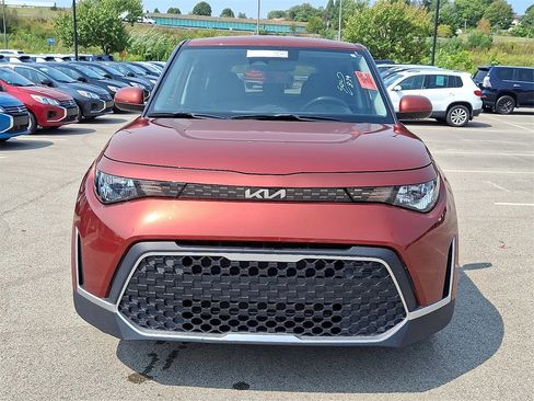 Used 2023 Kia Soul LX image 2