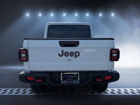 Used 2024 Jeep Gladiator Rubicon AWD/4WD image 4