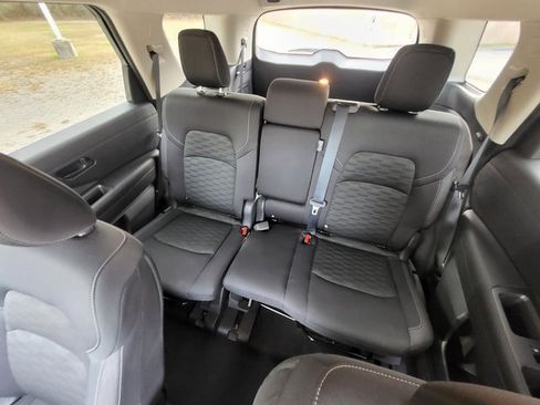 Used 2025 Nissan Pathfinder SV image 13