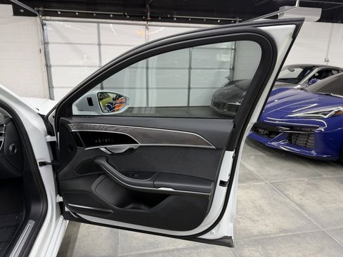 Used 2022 Audi A8 L 3.0T w/ Luxury Package image 25