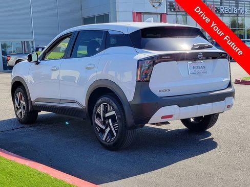 Used 2025 Nissan Kicks SV FWD image 3