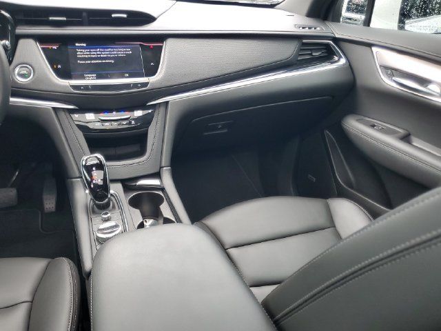 Certified 2024 Cadillac XT6 Luxury FWD image 17