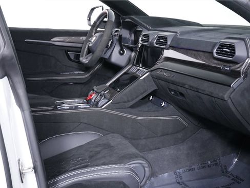 Used 2023 Lamborghini Urus Performante AWD/4WD image 24