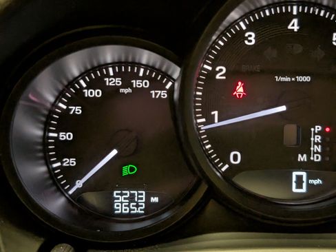 Used 2025 Porsche Macan image 32