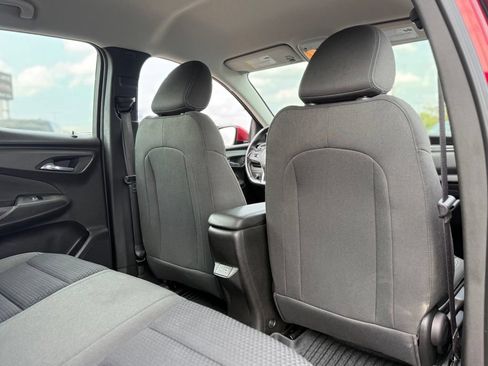 Used 2022 Chevrolet Bolt EUV LT w/ Comfort Package FWD image 16