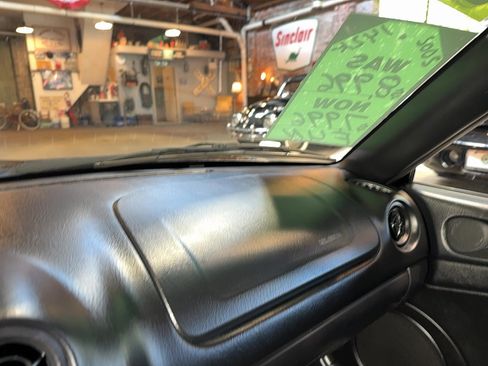 Used 2002 MAZDA MX-5 Miata image 32