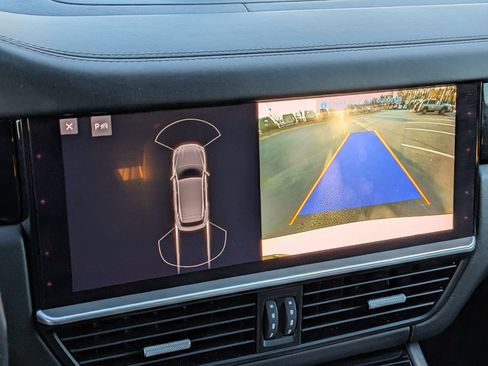 Used 2021 Porsche Cayenne Turbo image 22