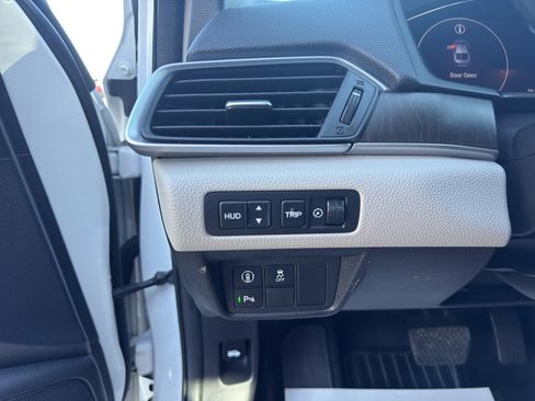 Used 2018 Honda Accord Touring image 9