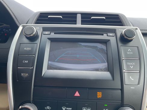 Used 2017 Toyota Camry LE FWD image 6
