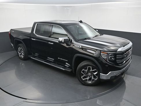 Used 2024 GMC Sierra 1500 SLT w/ SLT Premium Plus Package AWD/4WD image 34