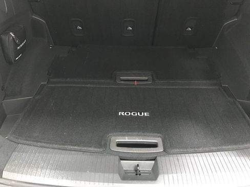 Used 2025 Nissan Rogue SL w/ Tech Package AWD/4WD image 23