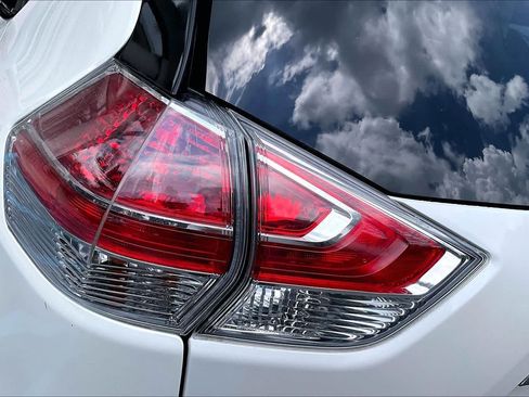 Used 2016 Nissan Rogue SV FWD image 28