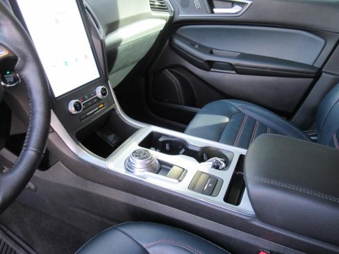 Used 2022 Ford Edge SEL w/ Sport Appearance Package AWD/4WD image 16