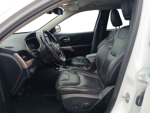 Used 2018 Jeep Cherokee Limited w/ Luxury Group image 9