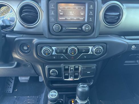 Used 2018 Jeep Wrangler Unlimited Sport S image 28