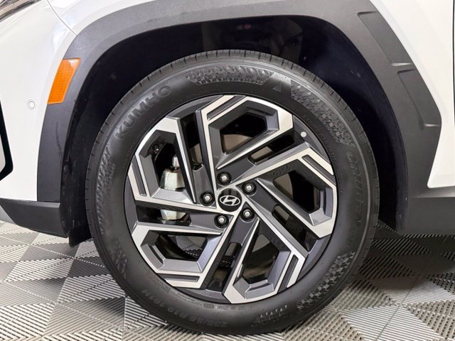 Certified 2025 Hyundai Tucson Limited FWD image 9
