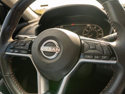 Used 2025 Nissan Altima 2.5 SR FWD image 29