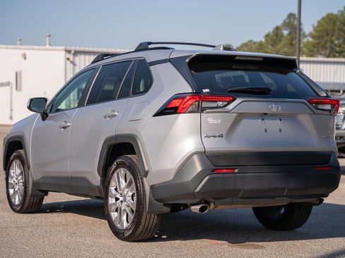 Used 2025 Toyota RAV4 XLE Premium FWD image 5
