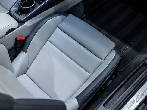 Certified 2025 Porsche 911 Carrera image 32