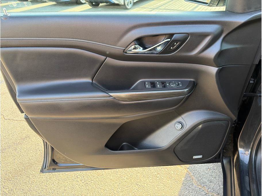 Used 2020 GMC Acadia SLT w/ Driver Alert Package II FWD image 9
