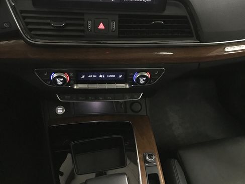 Used 2023 Audi Q5 2.0T Prestige w/ Prestige Package image 18