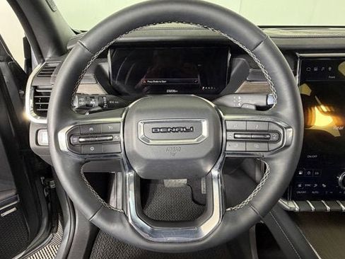 Used 2025 GMC Acadia Denali image 11