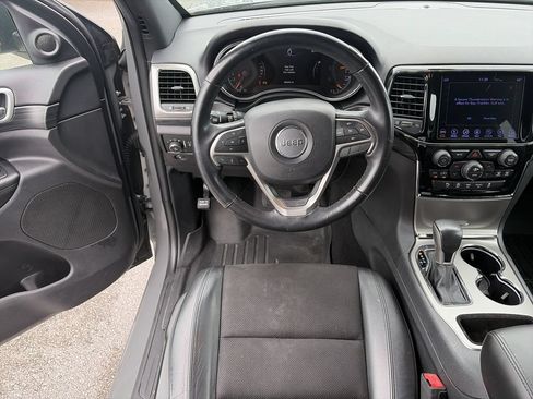 Used 2019 Jeep Grand Cherokee Altitude AWD/4WD image 15