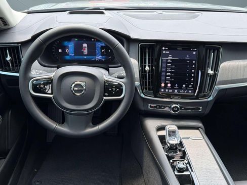 Certified 2025 Volvo V90 B6 Cross Country Ultra AWD/4WD image 28