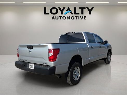 Used 2019 Nissan Titan S image 5