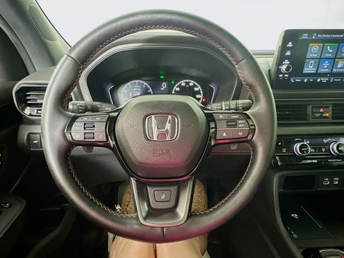 Used 2024 Honda Pilot TrailSport image 11