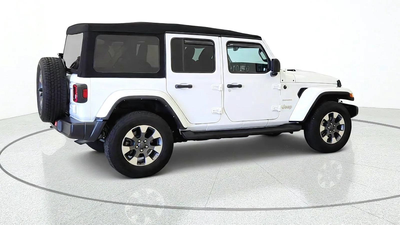 Used 2022 Jeep Wrangler Unlimited Sahara AWD/4WD image 9