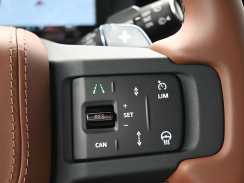 New 2026 Land Rover Defender 110 AWD/4WD image 20