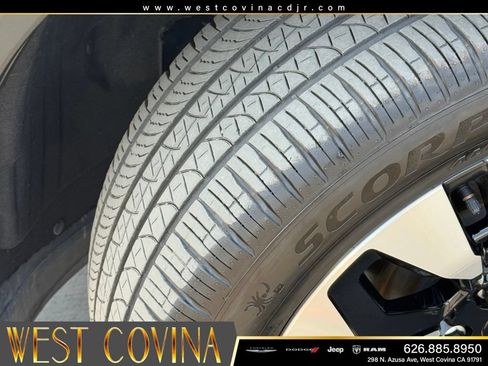 Used 2025 Ford Explorer Platinum w/ LUX Leather Package AWD/4WD image 19