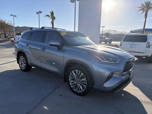Used 2022 Toyota Highlander Platinum AWD/4WD image 3