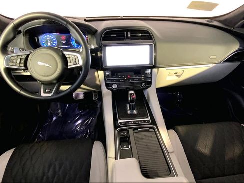 Used 2020 Jaguar F-PACE SVR AWD/4WD image 16