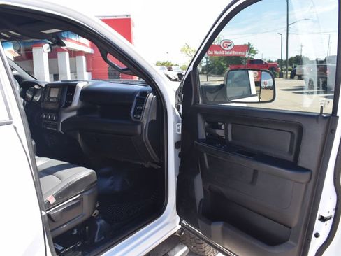Used 2022 RAM 2500 Tradesman w/ Chrome Appearance Group image 14