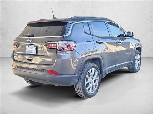 Used 2022 Jeep Compass Latitude image 5