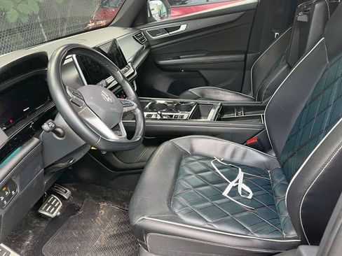 Used 2024 Volkswagen Atlas Cross Sport SEL Premium R-Line AWD/4WD image 5