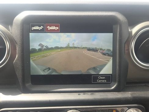 Used 2022 Jeep Gladiator Overland w/ LED Lighting Group AWD/4WD image 34
