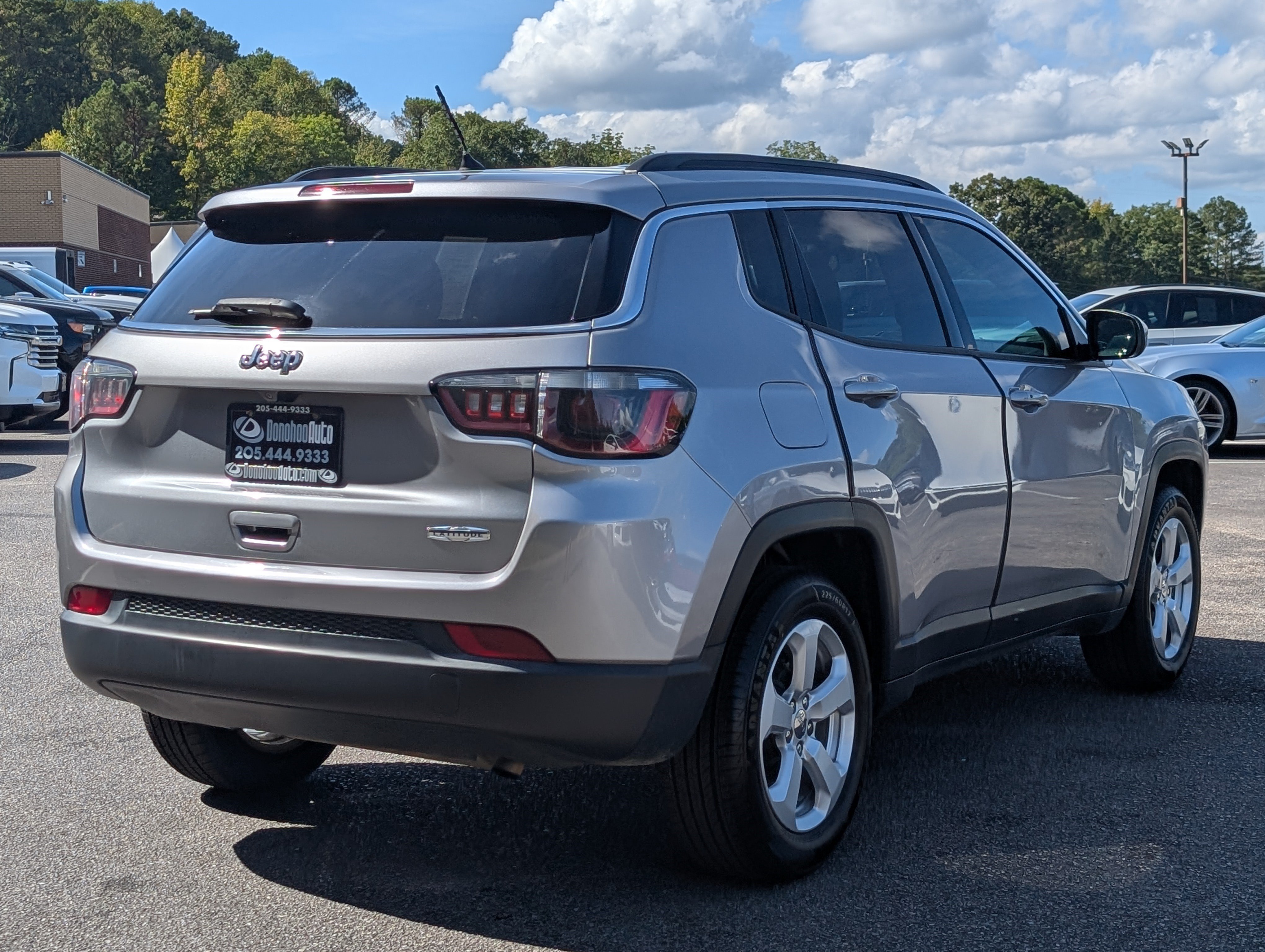 Used 2018 Jeep Compass Latitude FWD image 9