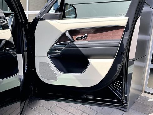 Used 2024 Land Rover Range Rover SE image 23