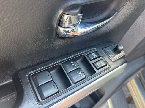 Used 2017 Nissan Titan SV AWD/4WD image 14
