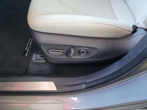 Certified 2025 Toyota Grand Highlander AWD Hybrid image 14