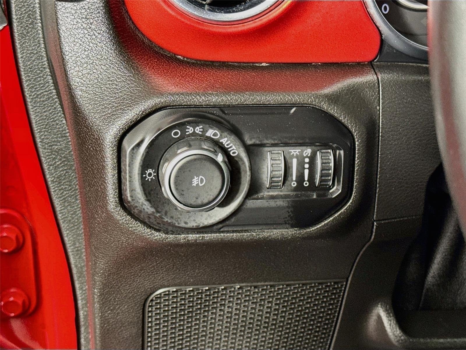 Used 2019 Jeep Wrangler Unlimited Rubicon w/ Dual Top Group AWD/4WD image 11