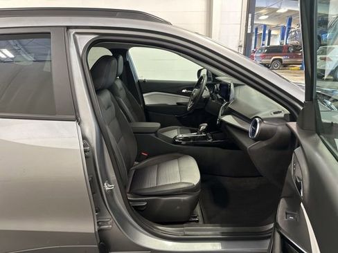 Used 2025 Chevrolet Trax LT w/ LT Convenience Package image 11