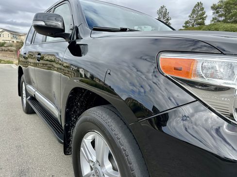 Used 2015 Toyota Land Cruiser image 12