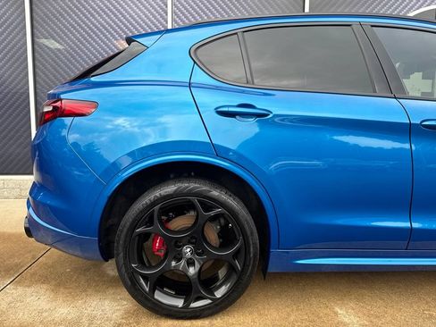 Used 2023 Alfa Romeo Stelvio Veloce AWD/4WD image 5