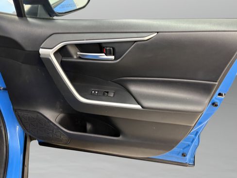 Used 2019 Toyota RAV4 XLE w/ Carpet Mat Package image 27