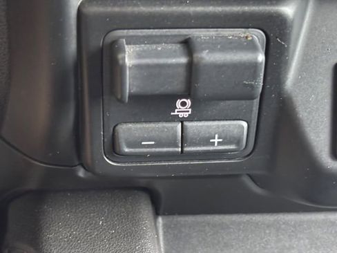 Used 2021 GMC Sierra 1500 SLT RWD image 32